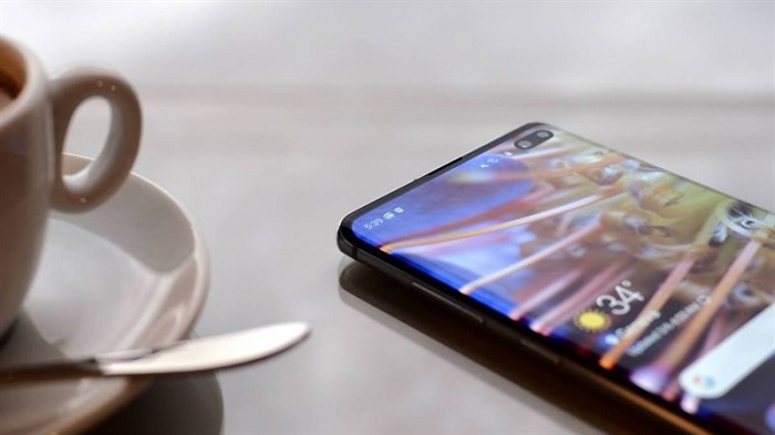 Nên dùng điện thoại ở nơi khô ráo