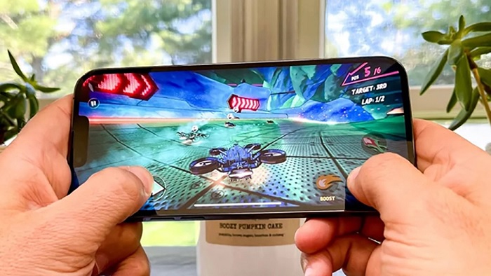iPhone 13 Pro có tần số quét 120Hz tự động điều chỉnh theo nội dung hiển thị