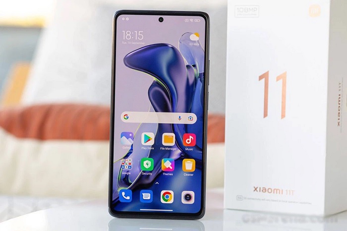Màn hình cả 2 máy cũng có thông số giống hệt nhau