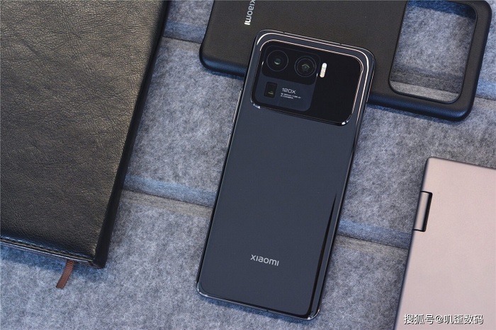 Thiết kế của Xiaomi Mi 11 Ultra
