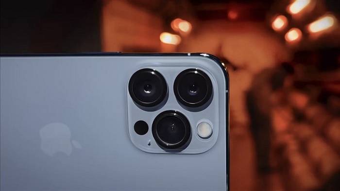 Camera iPhone 13 Pro được tích hợp thêm cảm biến Sensor-Shift OIS và khẩu độ ống kính góc rộng hơn