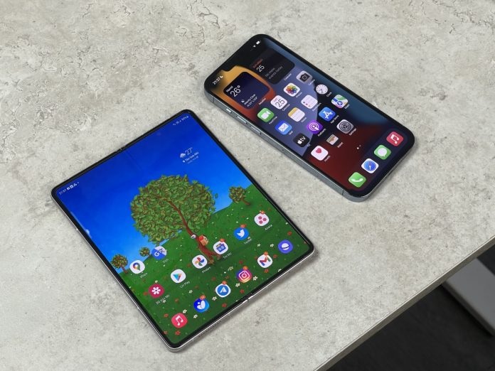 So sánh thông số kỹ thuật Samsung Galaxy Z Fold3 5G và iPhone 13 Pro Max