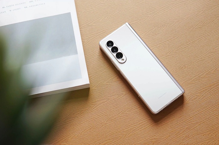 Galaxy Z Fold3 5G có thể gập lại được, song sẽ mang đến cảm giác dày hơn