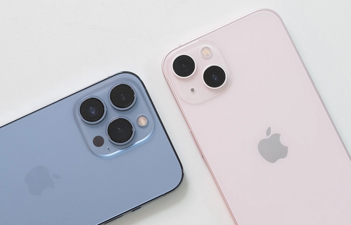 Cụm camera trên iPhone 13 to hơn iPhone 12 một chút