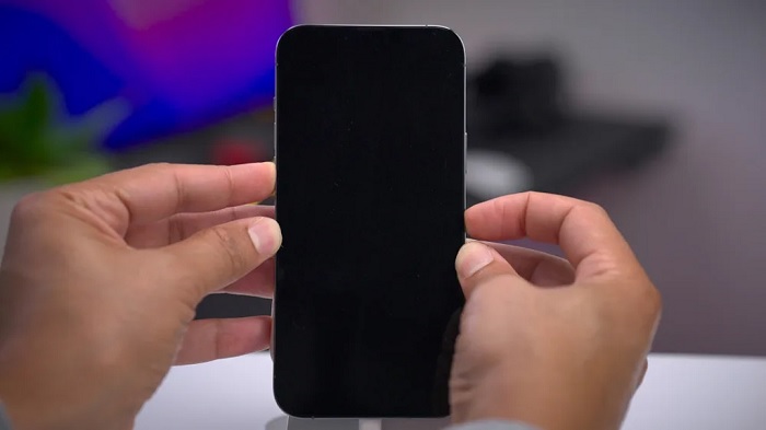 Khi vào DFU trên máy tính không hiện thông báo, màn hình iPhone luôn ở trạng thái đen. Nếu có logo táo xuất hiện có nghĩa bạn đã thực hiện sai các bước trên