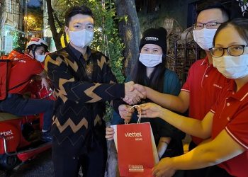 Viettel Store giao máy tận nhà ngay trong đêm cho khách hàng đặt trước iPhone 13