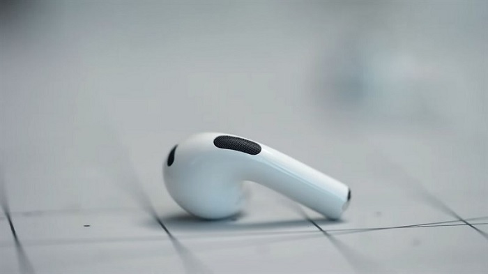 AirPods 3 có thiết kế giống AirPods Pro nhưng kiểu dáng mảnh mai hơn