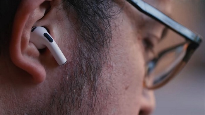 Người dùng cảm thấy thoải mái, không bị ù khi đeo Airpods 3