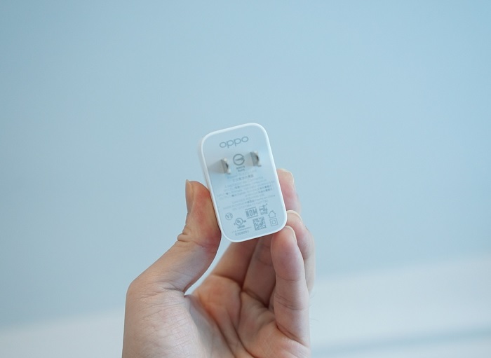 Củ sạc nhanh 18W đi kèm máy