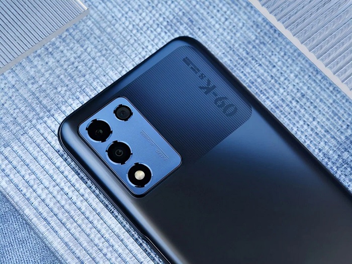 Khu vực camera được tích hợp hiệu ứng chuyển màu độc đáo và giúp người dùng dễ dàng nhận ra máy