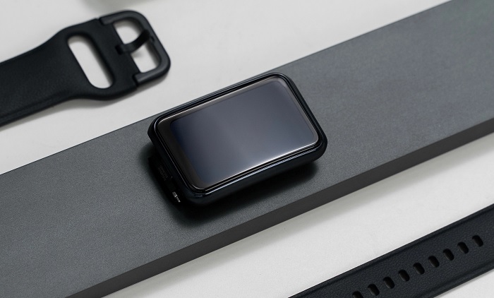 Mặt đồng hồ với khung viền màu đen