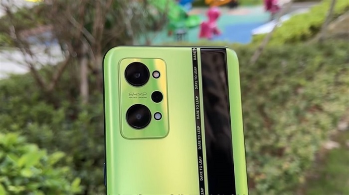 Realme GT Neo2 sở hữu cụm camera sau chất lượng, hoàn toàn có thể cho ra những tấm ảnh chất lượng