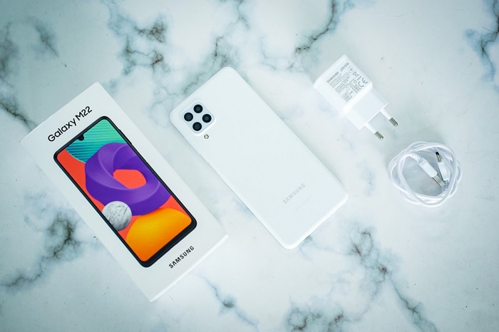 Samsung Galaxy M22 và các phụ kiện đi kèm