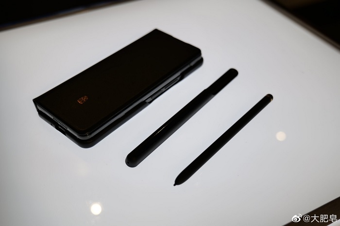 Bút S Pen đi kèm theo máy