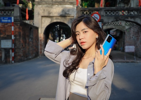 Xiaomi 11T 5G với cụm camera hình chữ nhật phía sau
