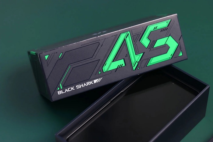 Hộp đựng Black Shark 4S rất hầm hố