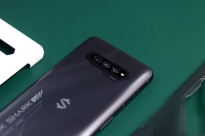 Cận cảnh camera sau trên Black Shark 4S