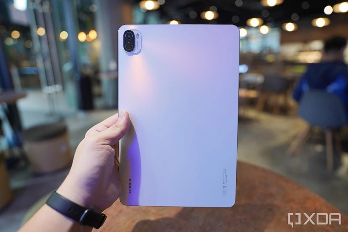 Pad 5 có thiết kế khá thời thượng, với các cạnh vuông vức giống như các mẫu iPad mới