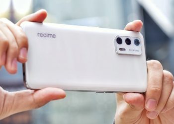Trên tay realme GT Neo2T