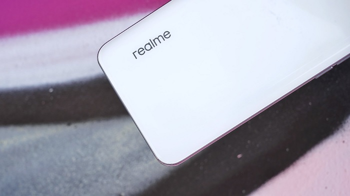 Mặt lưng được thiết kế cong tràn