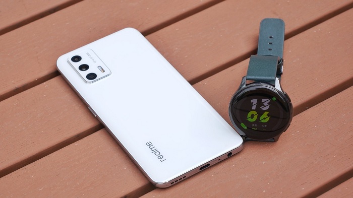 Máy sở hữu pin 4500mAh cùng sạc nhanh SuperDart 65W