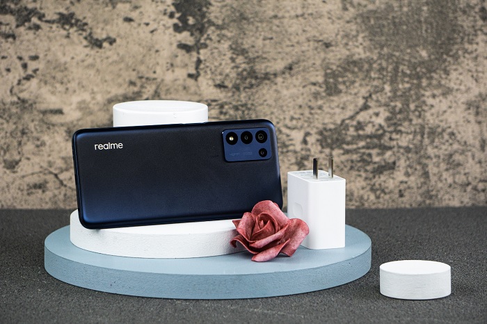 trên tay realme Q3s