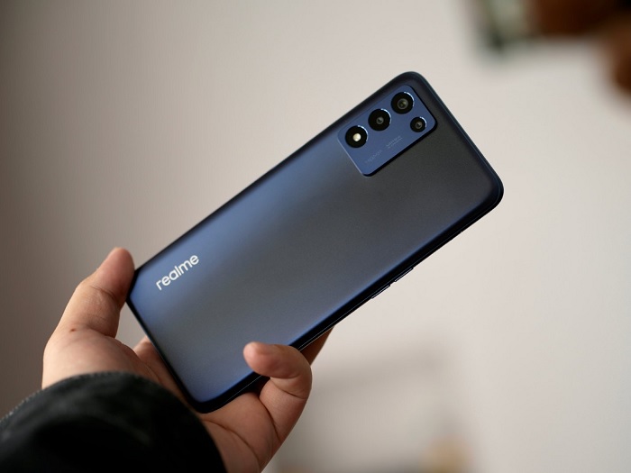 Cận cảnh mặt lưng với cụm camera tinh tế