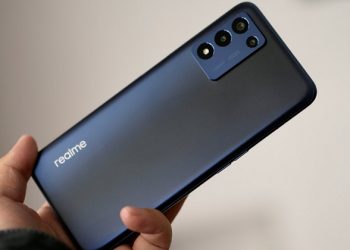 Trên tay realme Q3s