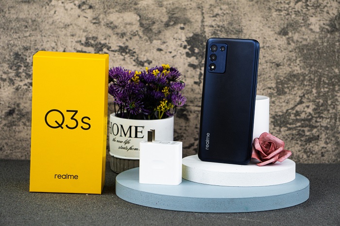 trên tay realme Q3s