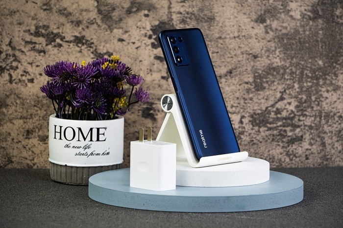 trên tay realme Q3s