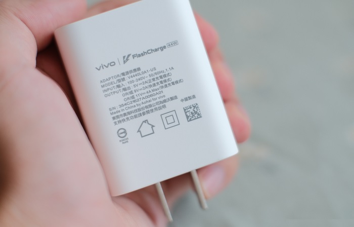 Củ sạc nhanh đi kèm máy