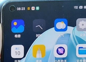 Lộ ảnh thực tế OPPO Reno7 Pro: Thiết kế phẳng, màng hình đục lỗ, viền dưới mỏng