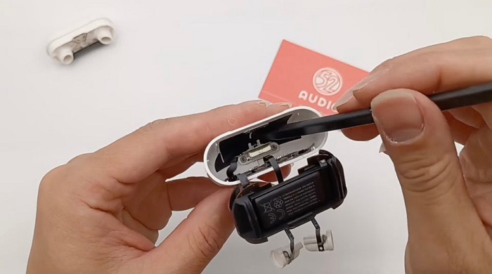 Mổ xẻ và khám phá bên trong AirPods 3