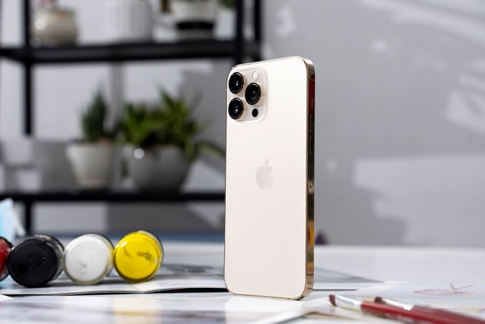 Camera sau của iPhone 13 Pro Max được bố trí theo hình tam giác
