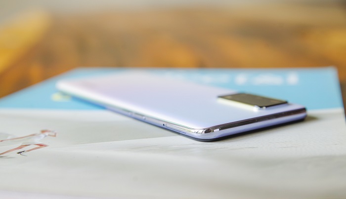 Sở hữu viên pin khủng và hỗ trợ sạc nhanh 33W