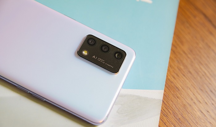 A95 được trang bị cụm 3 camera sau với camera chính 48MP