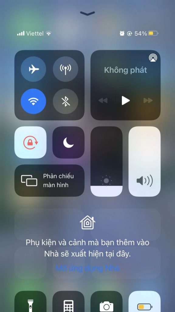 Màn hình sẽ được thiết lập lại độ sáng mặc định tối hơn so với bình thường