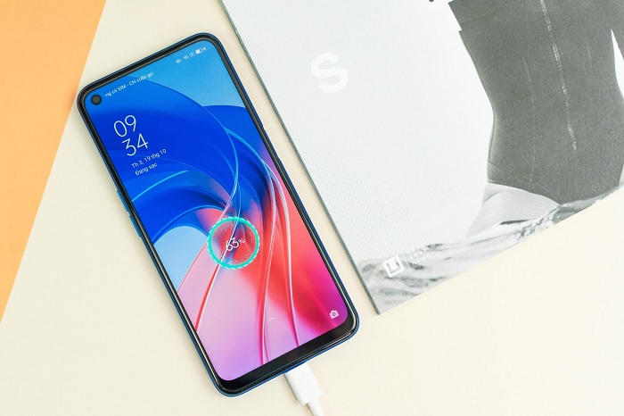 OPPO A55 trang bị pin sạc nhanh 18W