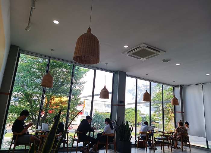 Bầu trời trong hình ảnh của Xiaomi 11T bị cháy sáng hoàn toàn.