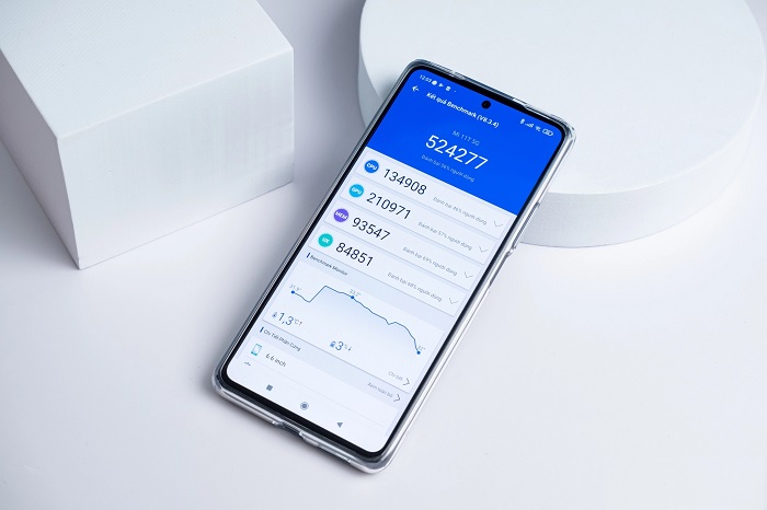 Hiệu năng ổn định và khả năng chơi game tốt chứ không quá xuất sắc.