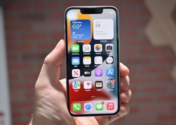 Đánh giá pin iPhone 13 mini: Nhỏ nhưng có võ, dùng 1 tiếng chỉ tụt 7% pin