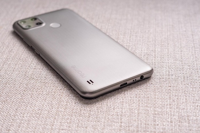 Cách bố trí và thiết kế camera, cảm biến vân tay, logo trên C25Y tương tự C21Y