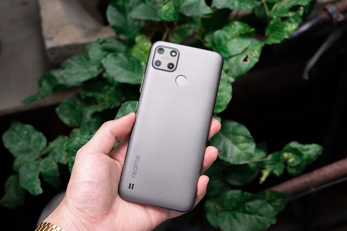 Mặt lưng realme C25Y tươi mới và hiện đại hơn
