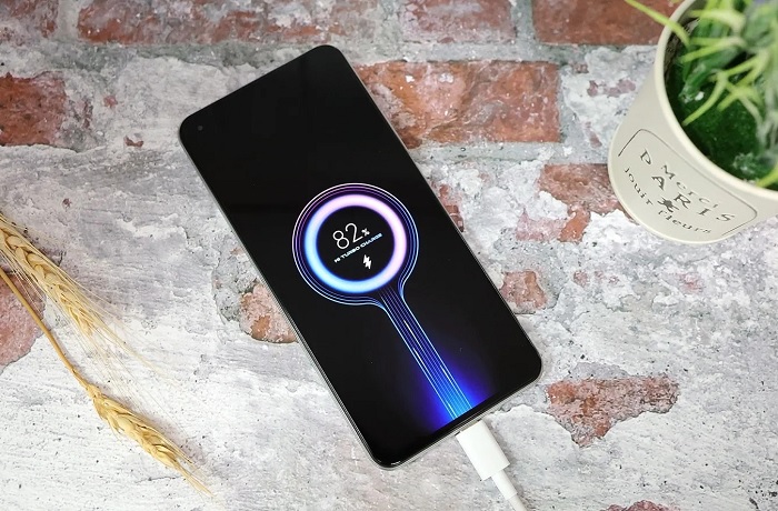 Công nghệ sạc nhanh 33W giúp rút ngắn thời gian sạc xuống đáng kể