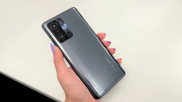 Thiết kế cao cấp, sang trọng với chất liệu kính cùng hiệu ứng bóng mờ