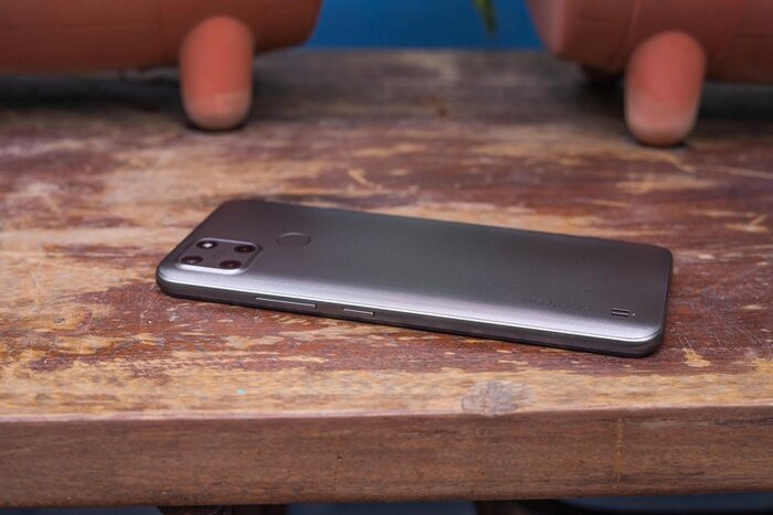 Thiết kế bo viền đẹp mắt, tạo cảm giác dễ cầm nắm cho máy