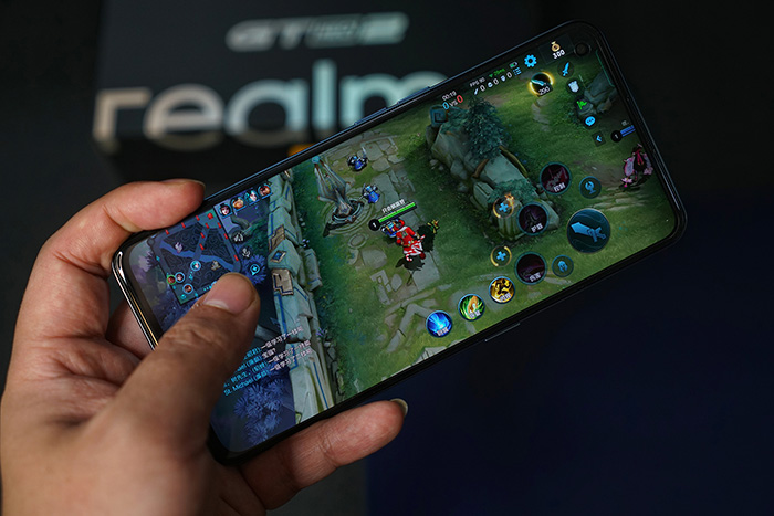 Realme GT có cấu hình nhỉnh hơn đối thủ