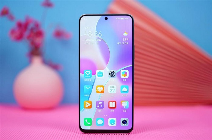 Màn hình LCD với kích thước 6.7 inch, độ phân giải Full HD+