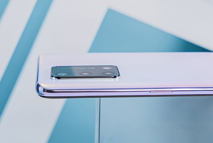 Cạnh phải là nút nguồn