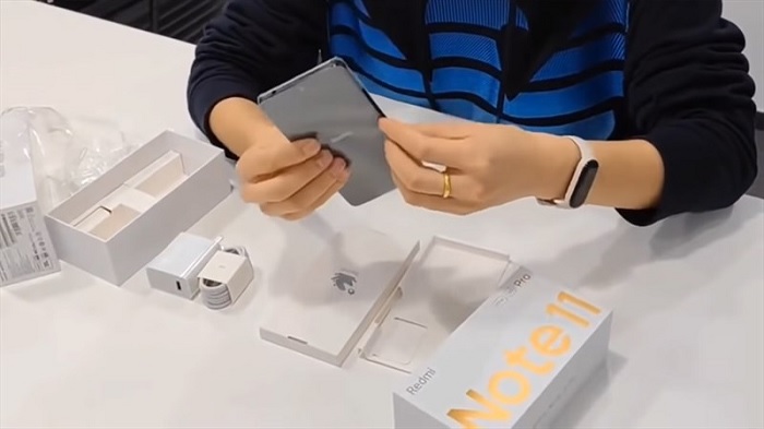 Trên tay Xiaomi Redmi Note 11 Pro với đầy đủ phụ kiện
